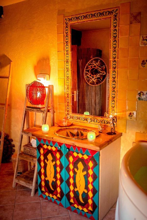 Domaine De La Croix Du Vexin Bed & Breakfast Themericourt Екстериор снимка