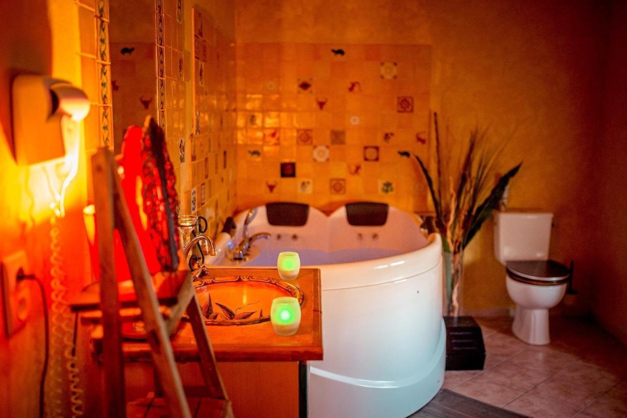 Domaine De La Croix Du Vexin Bed & Breakfast Themericourt Екстериор снимка