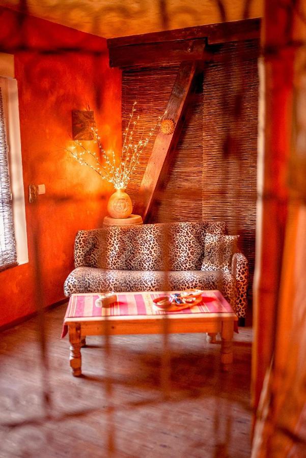 Domaine De La Croix Du Vexin Bed & Breakfast Themericourt Екстериор снимка