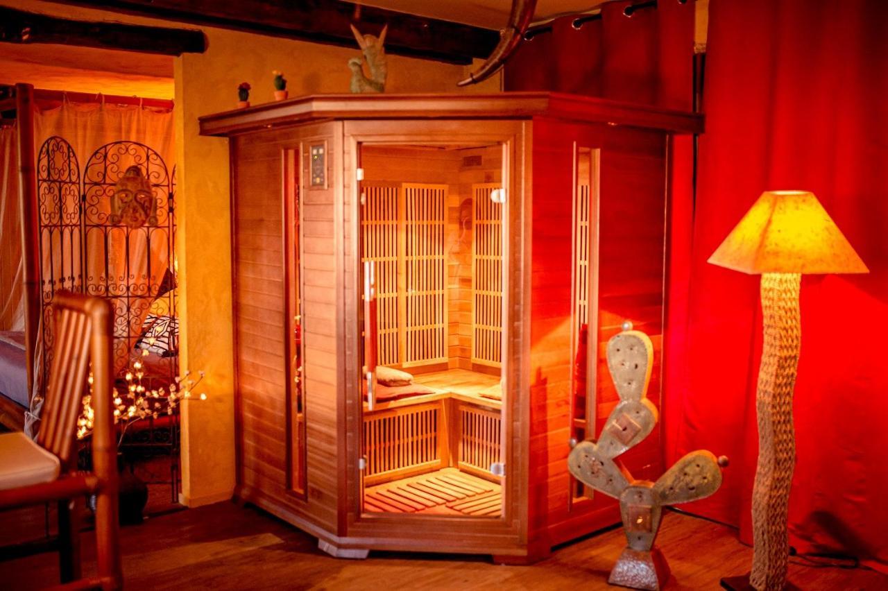 Domaine De La Croix Du Vexin Bed & Breakfast Themericourt Екстериор снимка