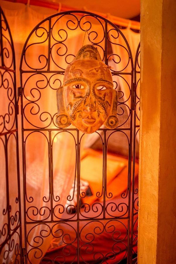 Domaine De La Croix Du Vexin Bed & Breakfast Themericourt Екстериор снимка